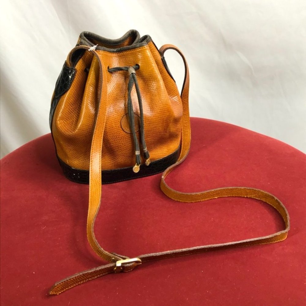 Vintage 70s Fendi bucket bag